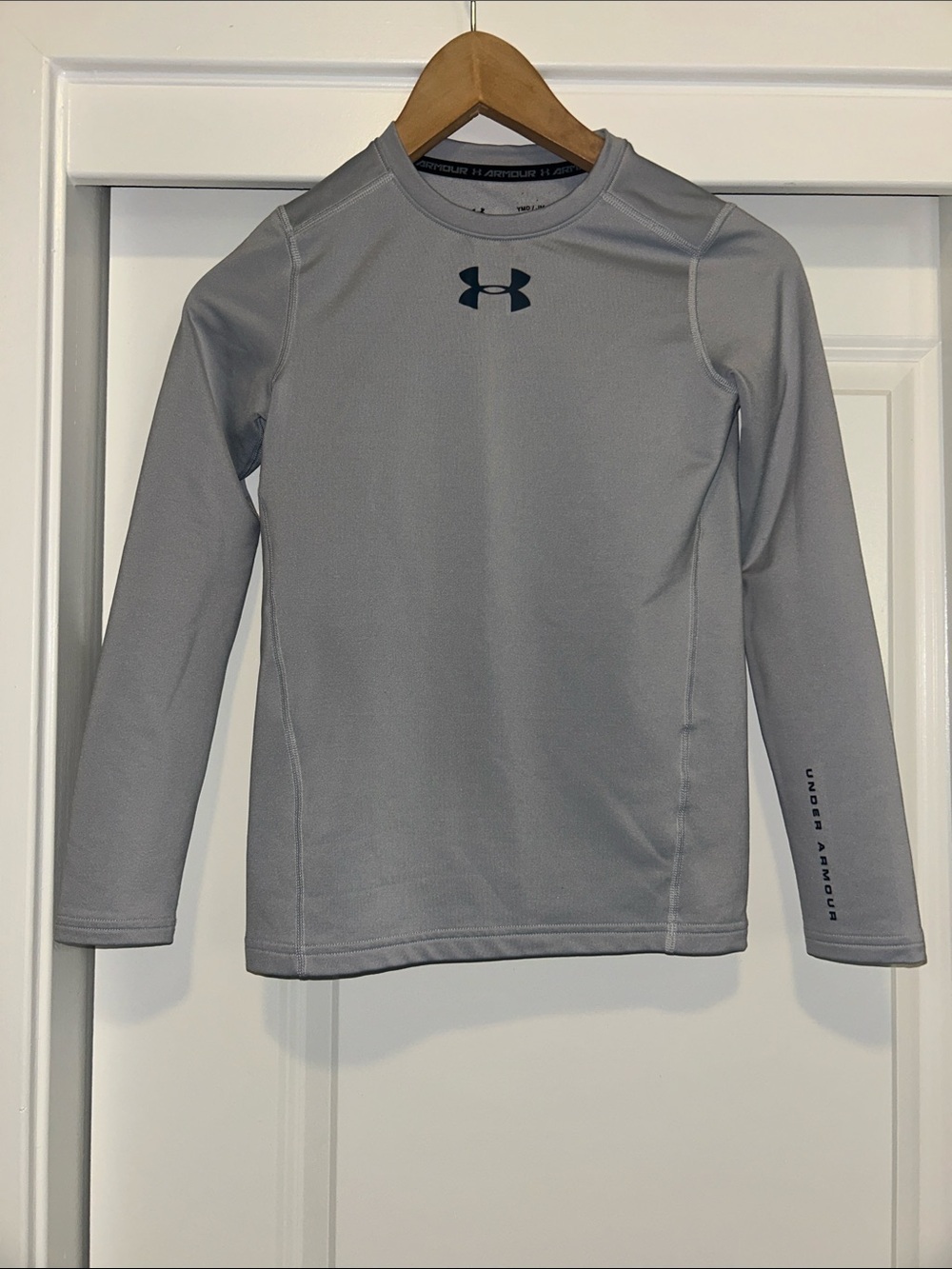 Under Armour boys fitted cold gear Light Gray Long sleeve